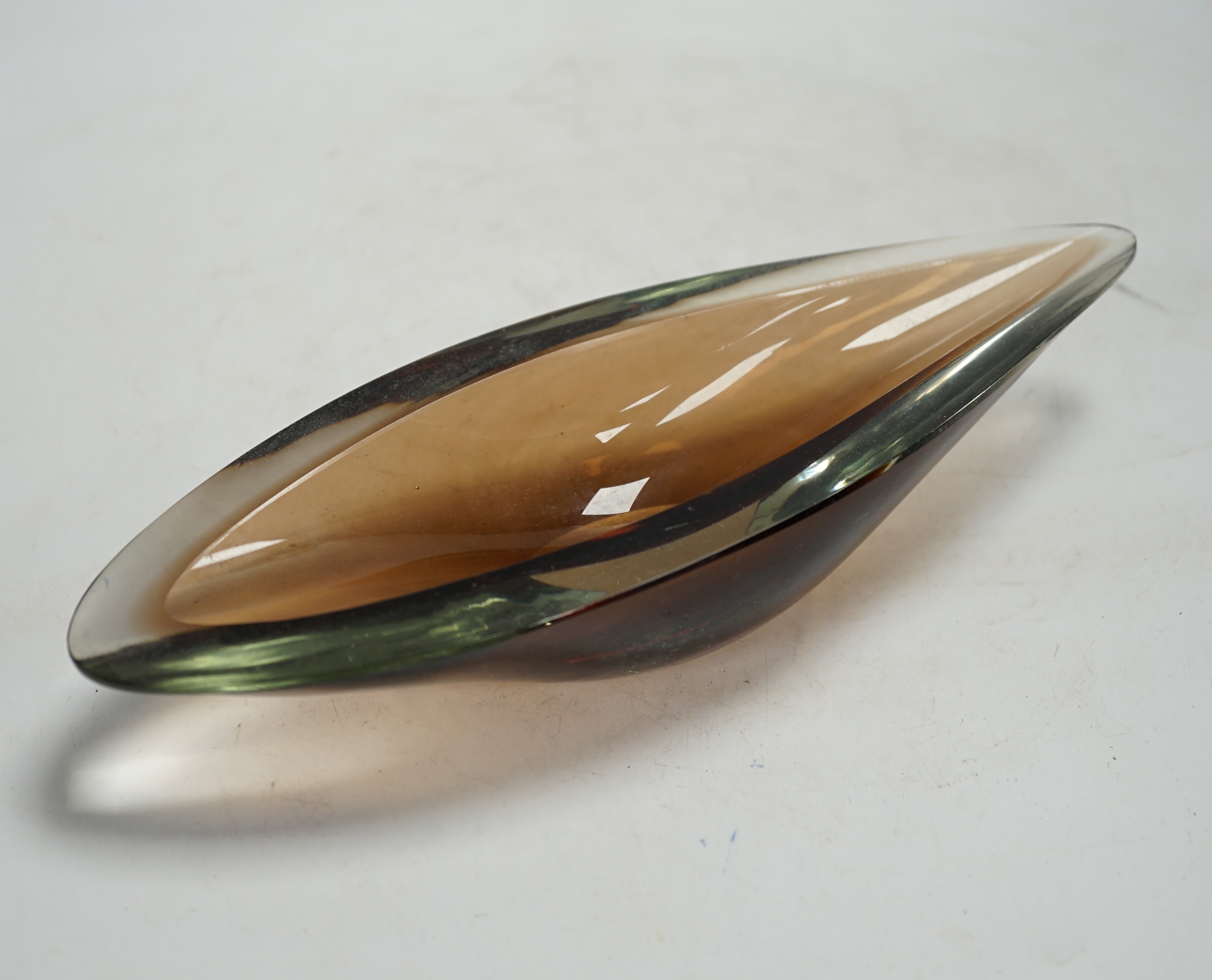 Kaj Franck for Nuutajarvi Notsjo, an art glass 'willow leaf' bowl, 26.5cm long. Condition - good